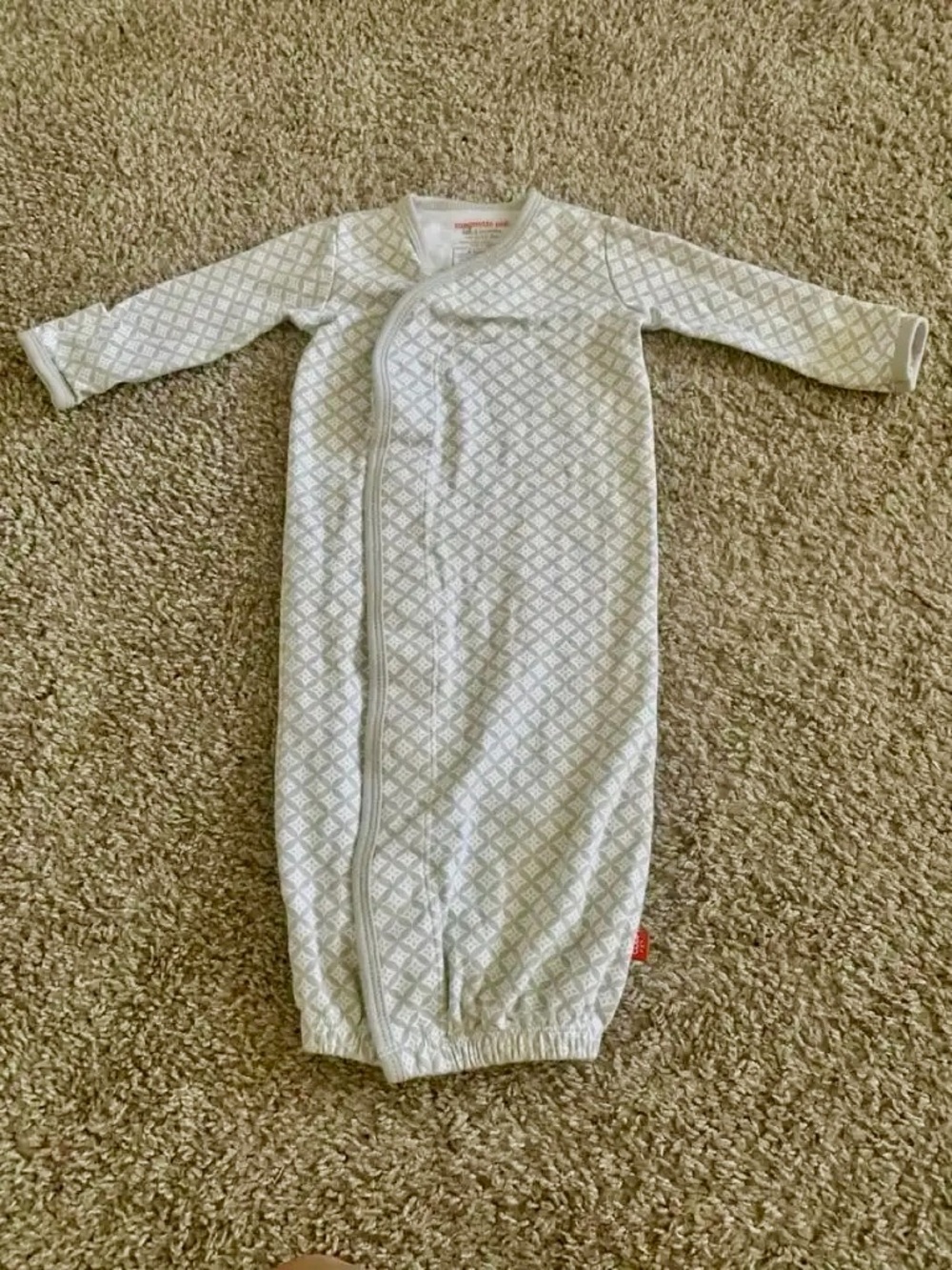 Magnetic Me White and Gray Diamond-Print Sleep Gown